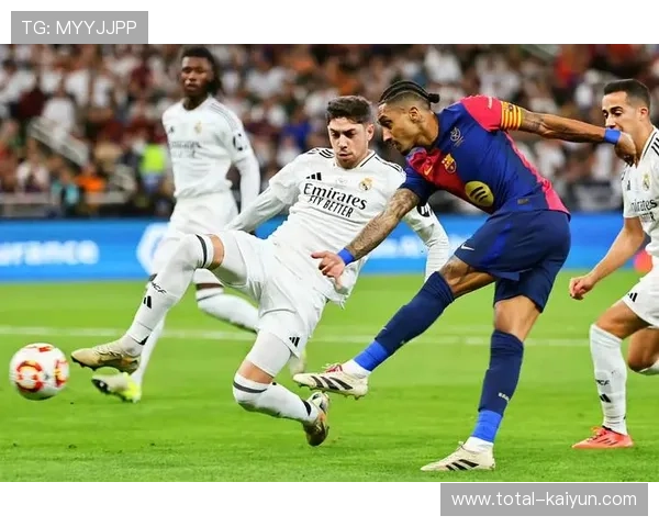 巴萨先赛一场积分追平皇马，凭净胜球优势暂时领跑